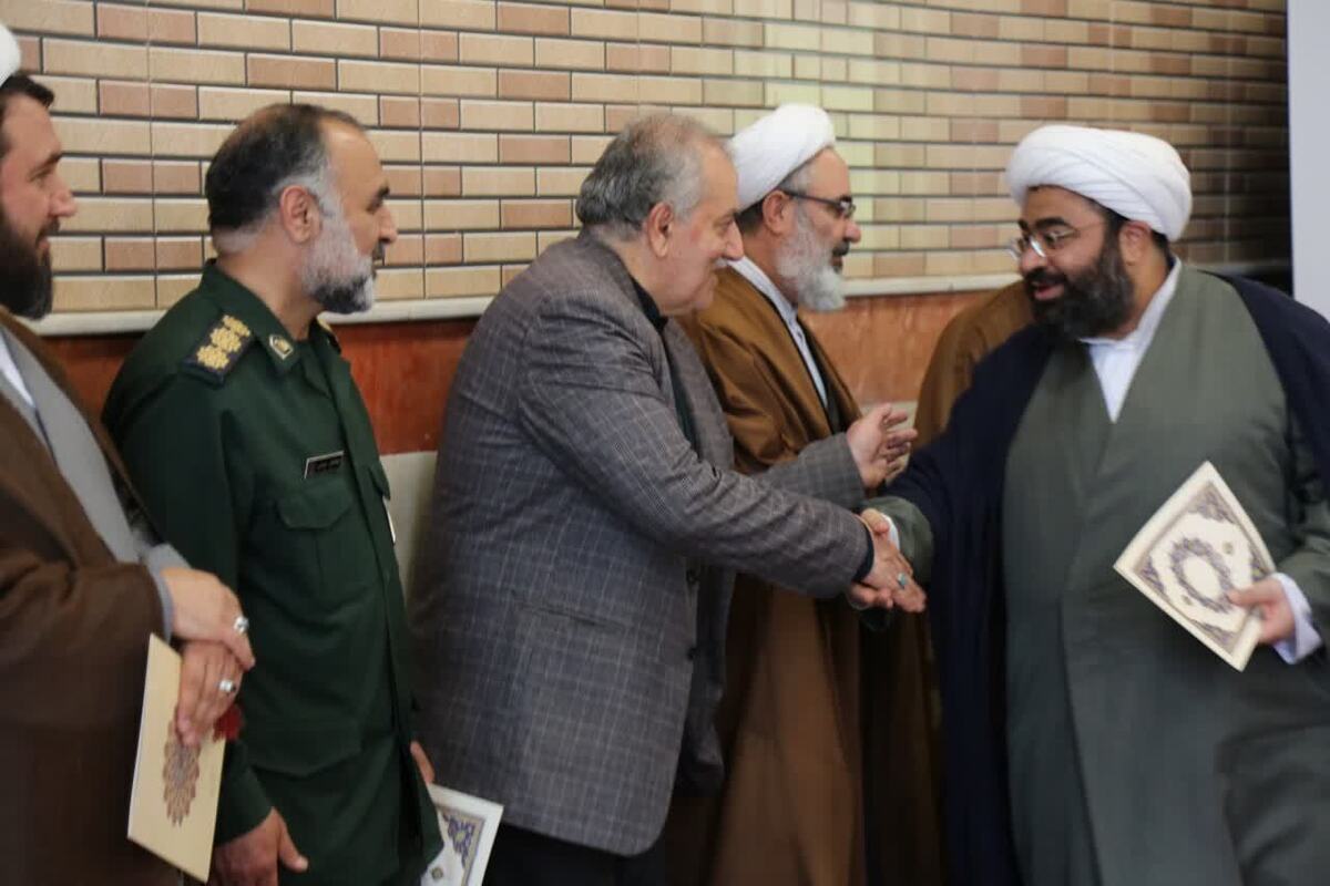 برگزاری مراسم گرامیداشت هفته معلم در مدرسه علمیه امیرالمؤمنین تبریز