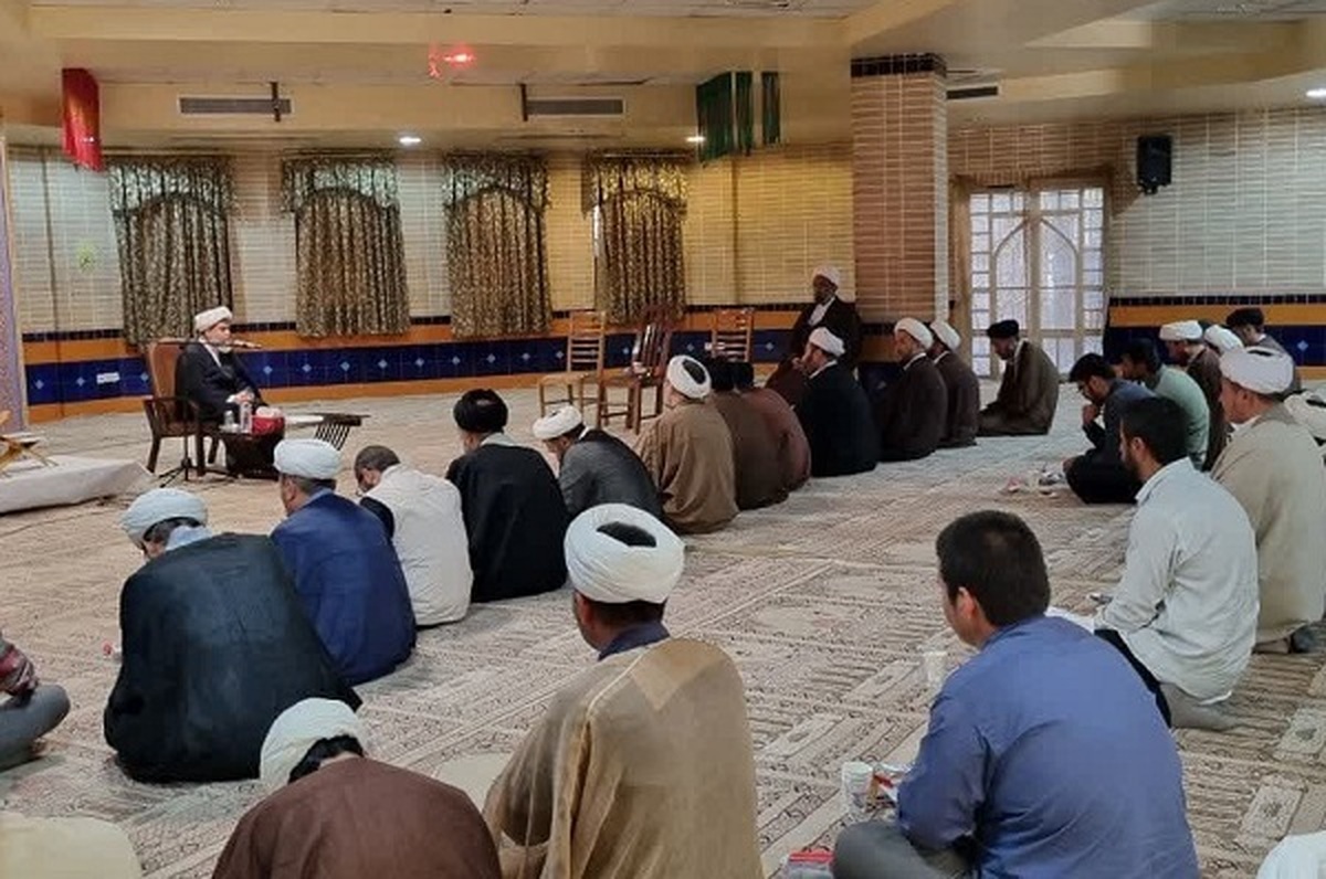 چتر حمایت حوزه علمیه فارس بر سر طلاب و روحانیون اتباع
