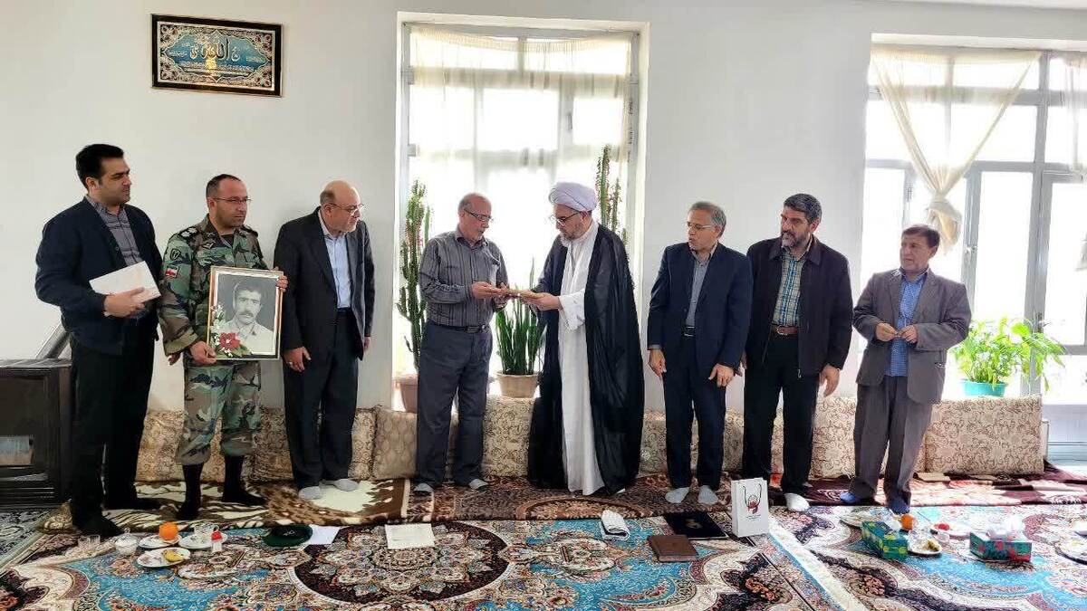 عطر حضور شهید علی فرهنگ دیزج در اولین دیدار خادمان شهدای «غریب اسارت» در سال ۱۴۰۴ | تصاویر