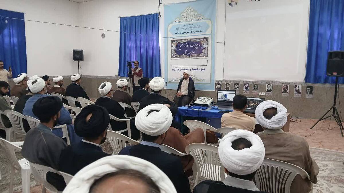 حوزه های علمیه پیشگام در هدایت فکری و عملی جامعه هستند