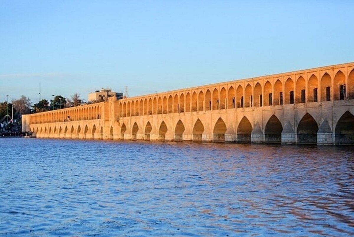 جاری شدن زایندهرود برای سومین بار طی یک ماه گذشته