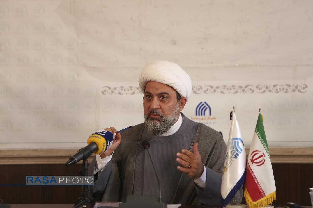 گزارشی از  نشست تحلیل و بررسی «پیام رهبر معظم انقلاب به همایش ملی صدمین سال بازتأسیس حوزه علمیه قم»