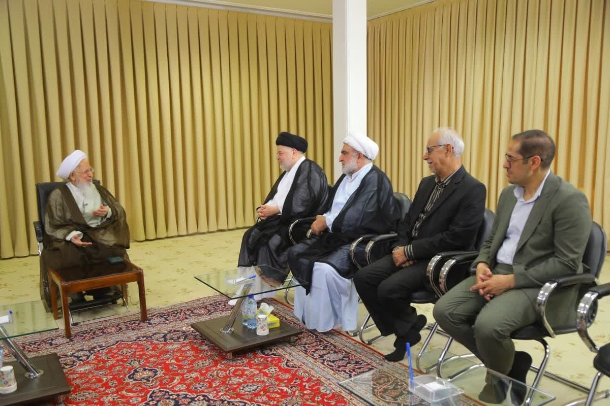 دیدار نماینده آیت الله سیستانی با آیت الله جوادی آملی + تصاویر