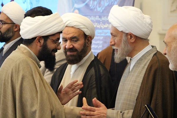 تجلیل از برگزیدگان همایش ملی «حوزه انقلابی حوزه منتظر» در شیراز