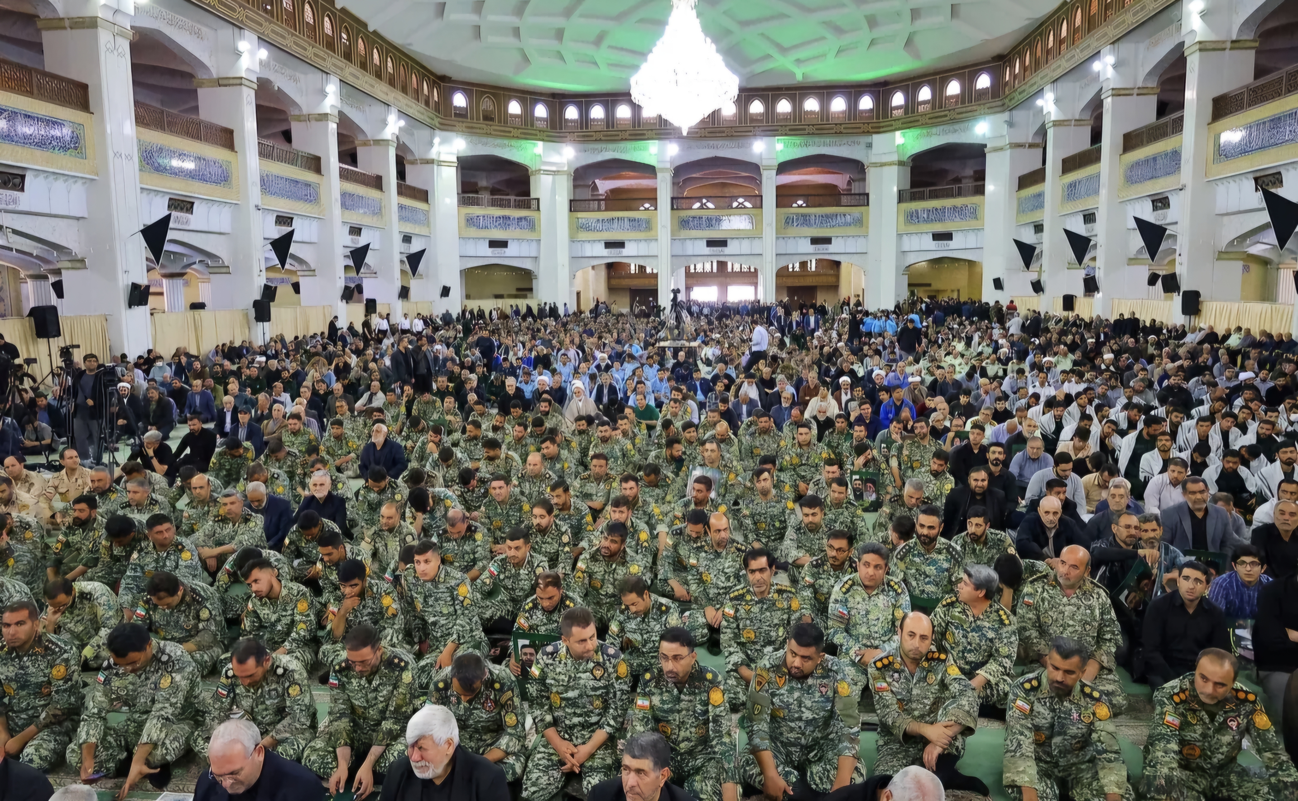 در حال بروز رسانی تبریز میزبان حماسه‌ای از اشک و افتخار / تجلیل از مکتب شهیدان خدمت در مصلی امام خمینی(ره)