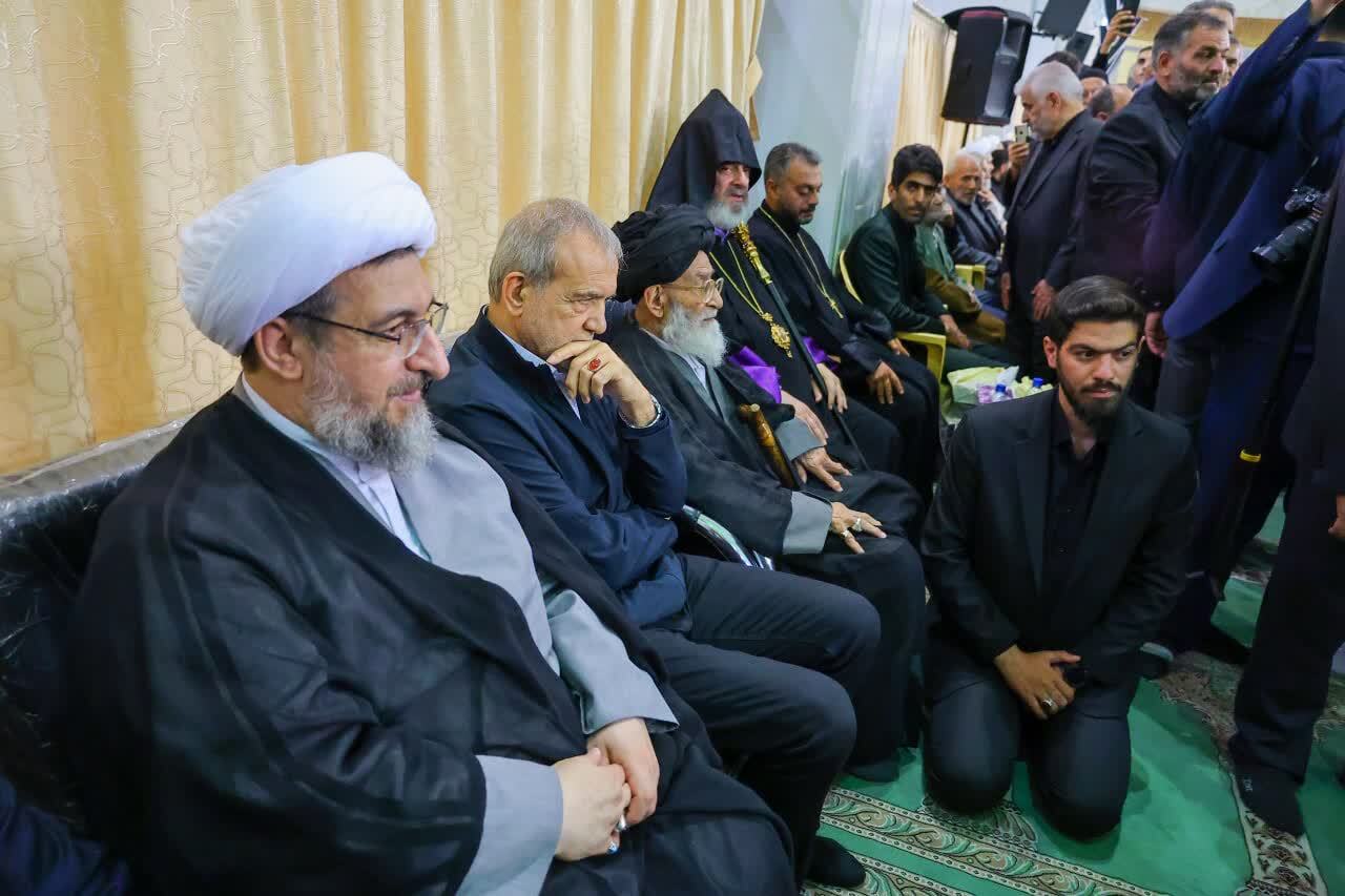 در حال بروز رسانی تبریز میزبان حماسه‌ای از اشک و افتخار / تجلیل از مکتب شهیدان خدمت در مصلی امام خمینی(ره)