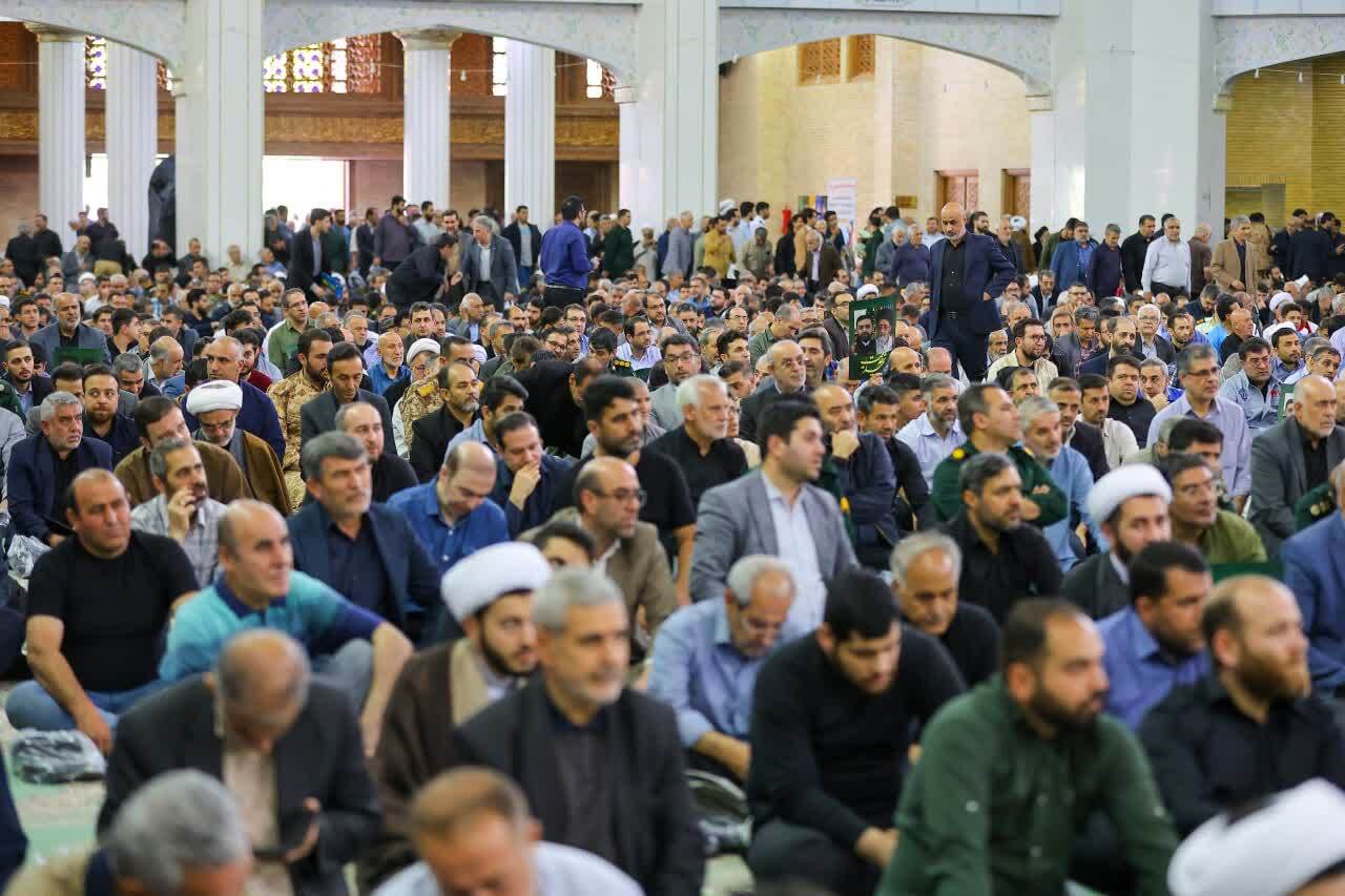 در حال بروز رسانی تبریز میزبان حماسه‌ای از اشک و افتخار / تجلیل از مکتب شهیدان خدمت در مصلی امام خمینی(ره)