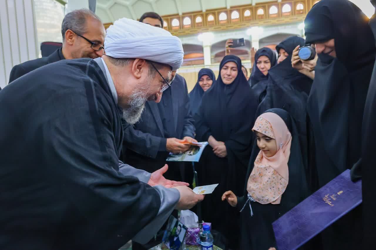 در حال بروز رسانی تبریز میزبان حماسه‌ای از اشک و افتخار / تجلیل از مکتب شهیدان خدمت در مصلی امام خمینی(ره)