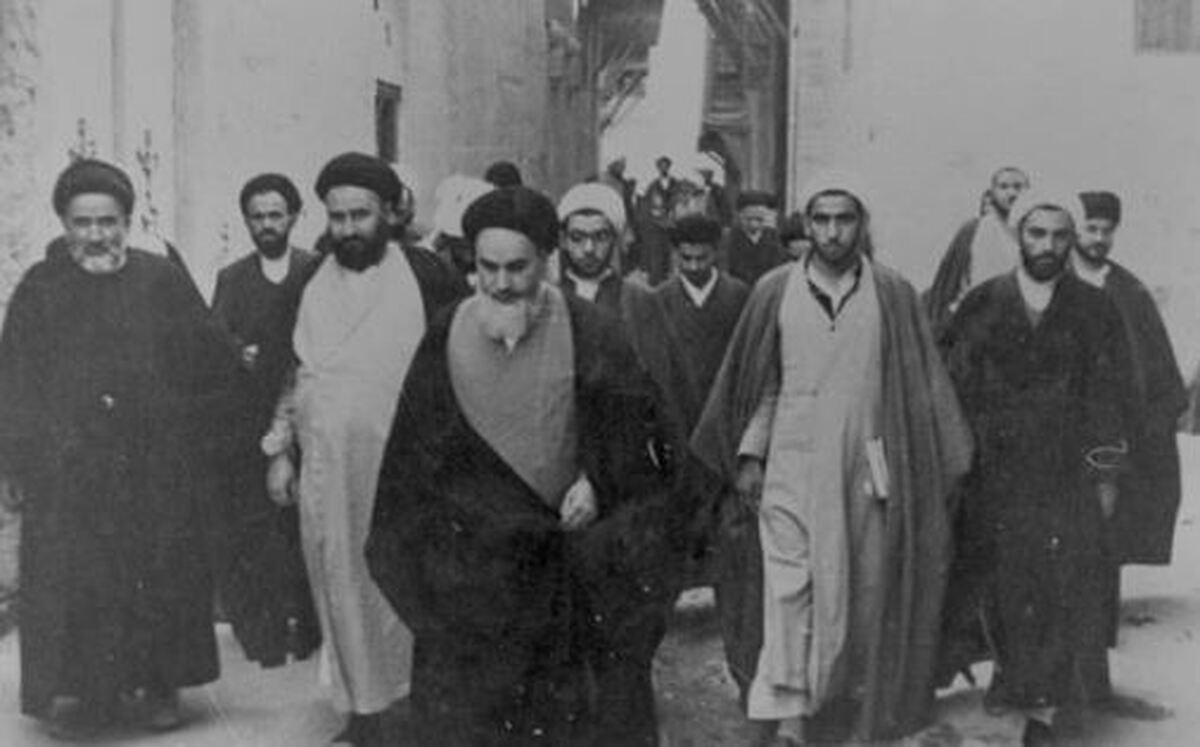 همراهی حوزه نجف با قم در خرداد ۴۲