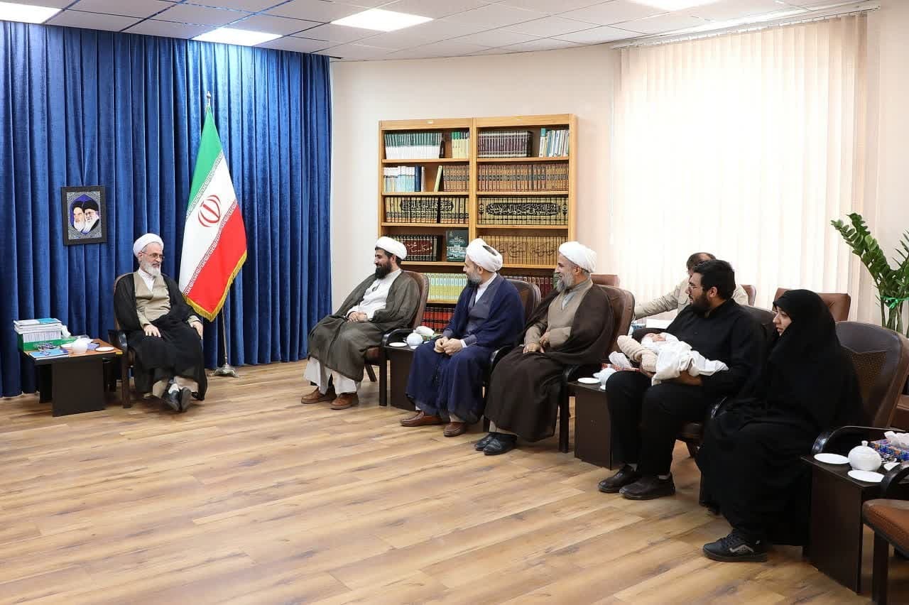 آیتالله اعرافی از نقش مادران در تحکیم بنیان خانواده تقدیر کرد آیتالله اعرافی از نقش مادران در تحکیم بنیان خانواده تقدیر کرد