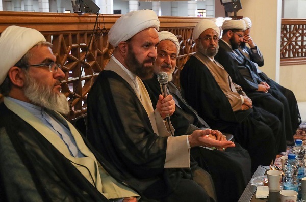 نشست تولیت حرم شاهچراغ با حمعی از روحانیون شیراز پیرامون منشور رهبر انقلاب برگزار شد