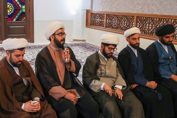 نشست تولیت حرم شاهچراغ با حمعی از روحانیون شیراز پیرامون منشور رهبر انقلاب برگزار شد