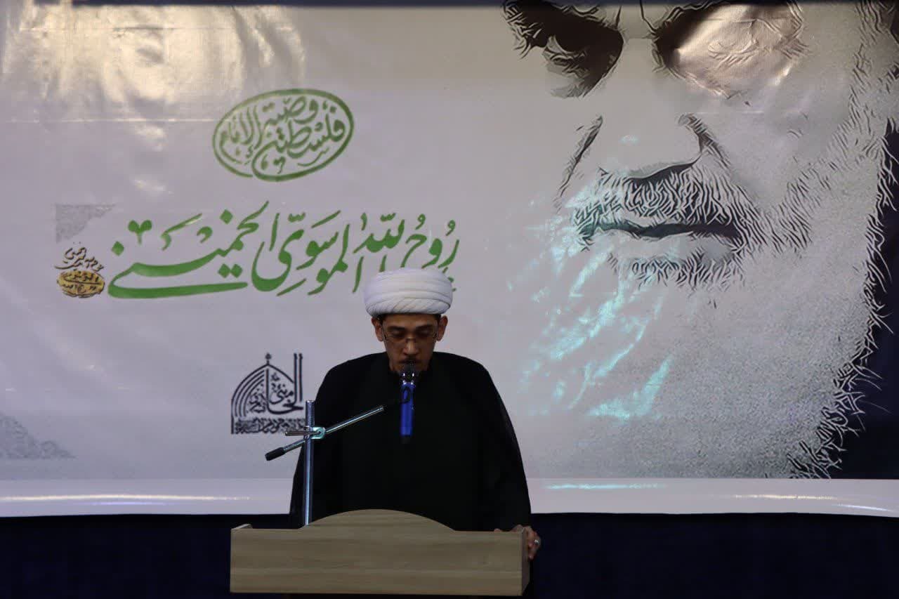 امام خمینی(ره) شجره طیبه‌ای بود که با نور ایمان، جهان را بیدار کرد