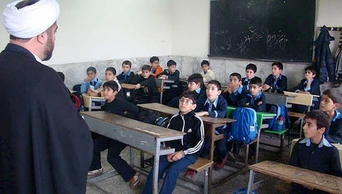 مشکل طلاب در انتخاب مشاغل دبیری به زودی رفع می‌شود