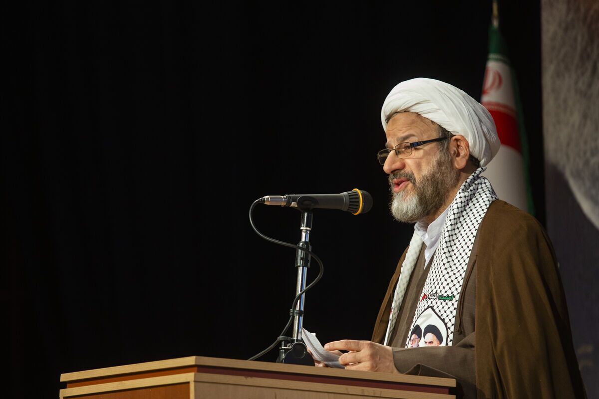 همچون دوران هشت سال دفاع مقدس آماده هرگونه خدمت و انجام وظیفه ایمانی و انقلابی هستیم