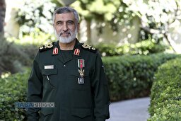 تصاویری از فرمانده شهید هوافضای سپاه سردار حاجی زاده