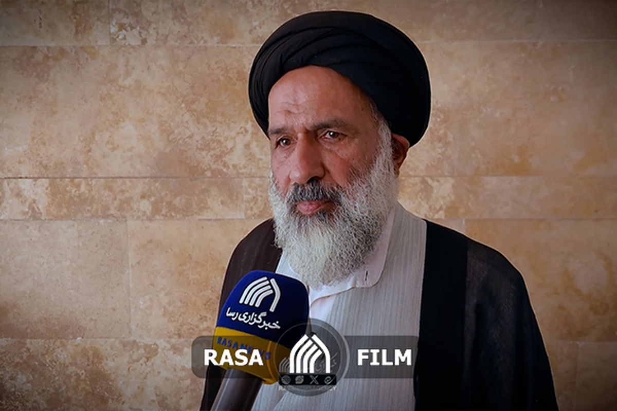 حوزه علمیه و تبیین شخصیت والای رهبری برای دنیا