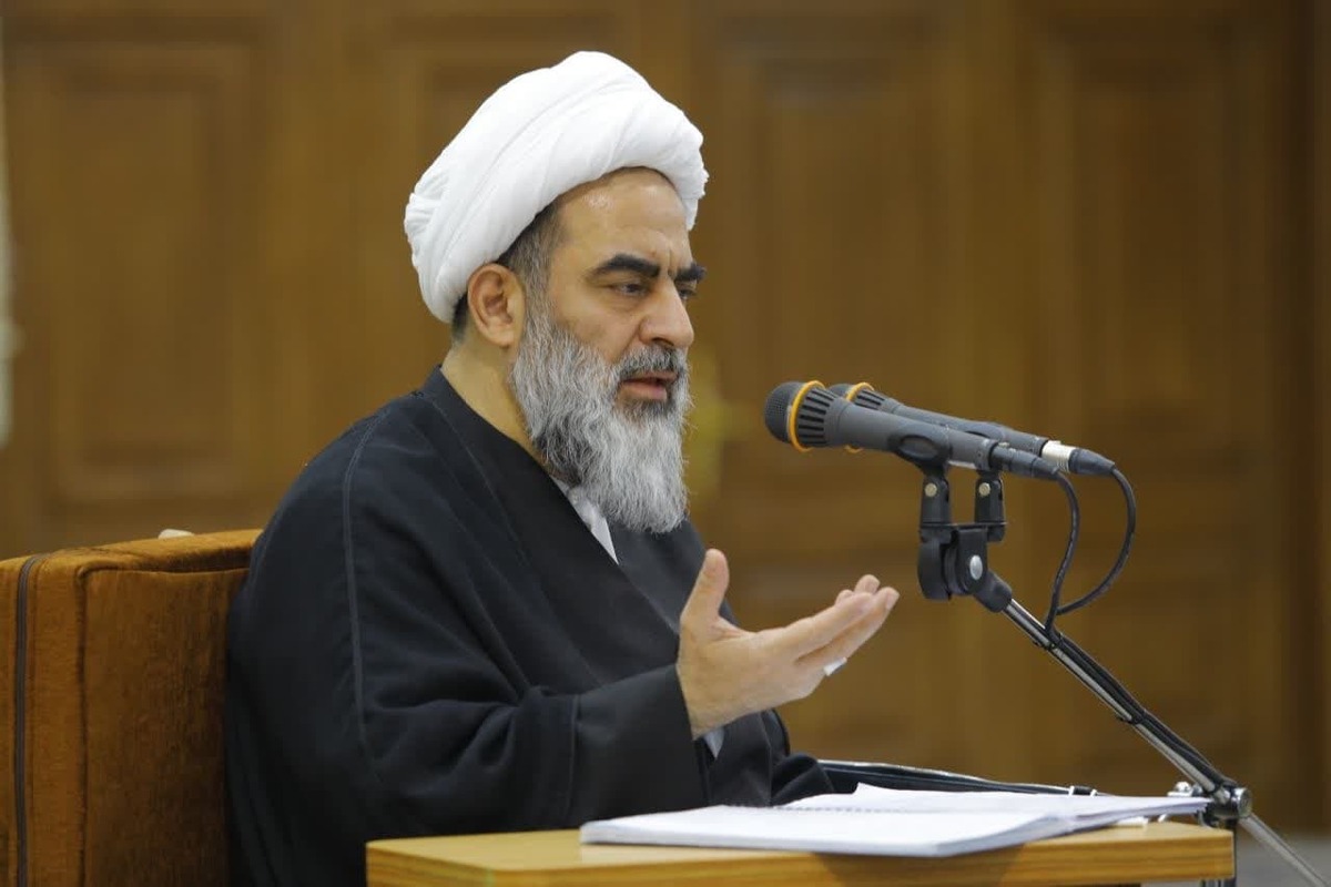 تهدید مرجعیت دینی مسلمانان نشانه سفاهت و نادانی رئیس جمهور آمریکا است