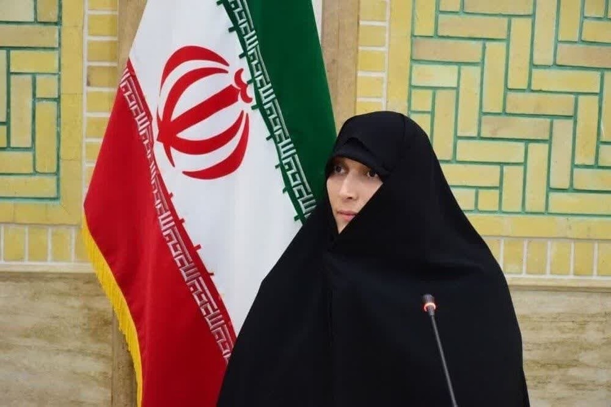طلاب خواهر با ابتکارات «فردی و جمعی» دروس حوزوی را به نیازهای جامعه متصل کنند