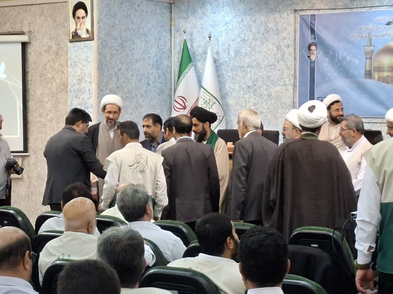 خادمی نعمتی الهی و رسالتی جهانی است