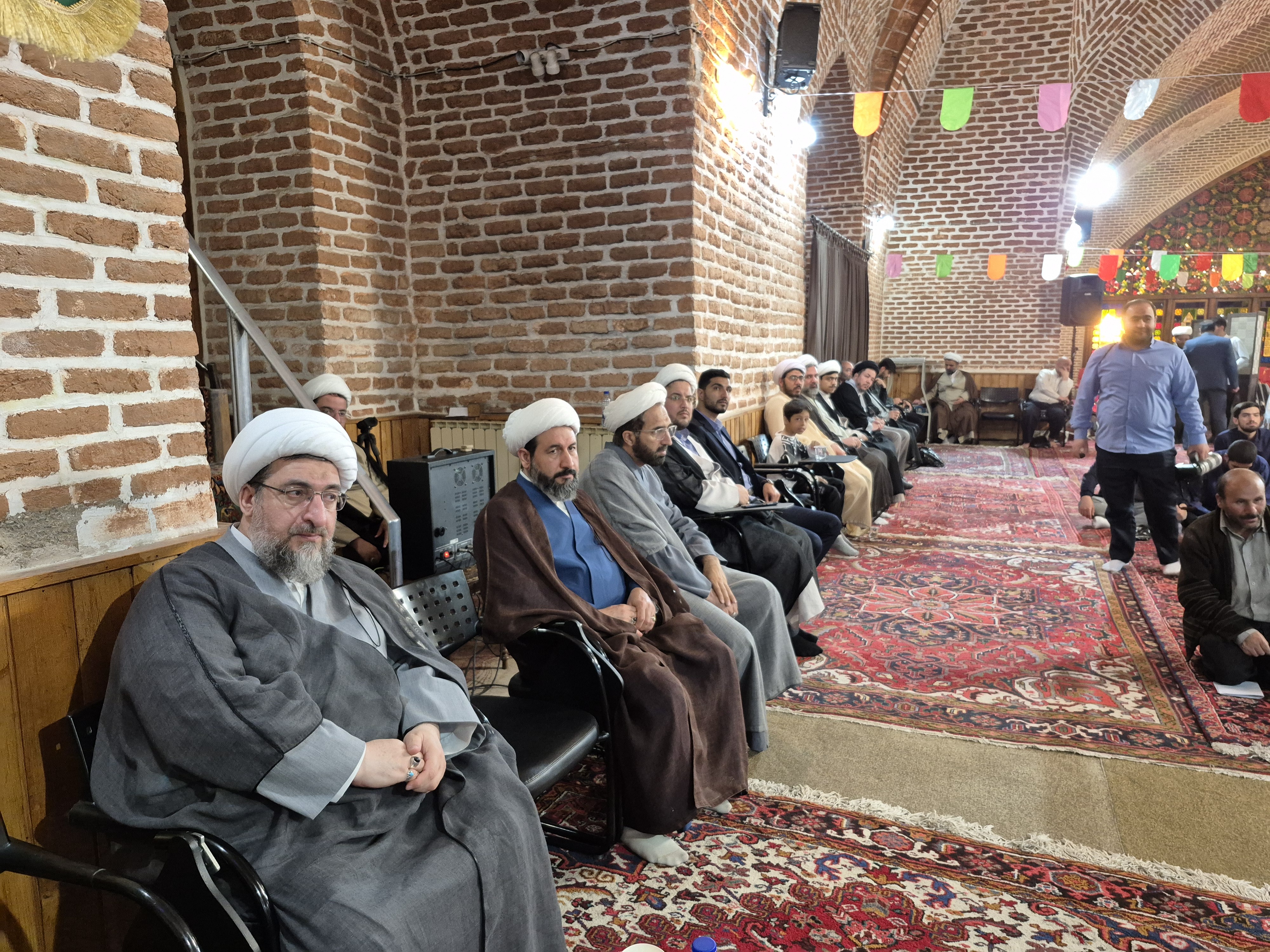 هشدار اخلاقی نماینده ولی‌فقیه در تبریز؛ تربیت دینی با تفسیر سطحی ممکن نیست