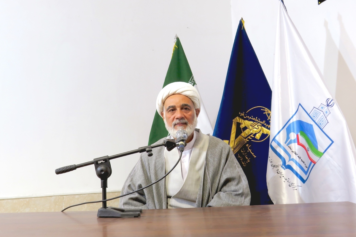 تقدیر علماء اساتید و نهادهای حوزوی از فتوای تاریخ مراجع تقلید در حمایت از رهبر معظم انقلاب/تکمیل نیست