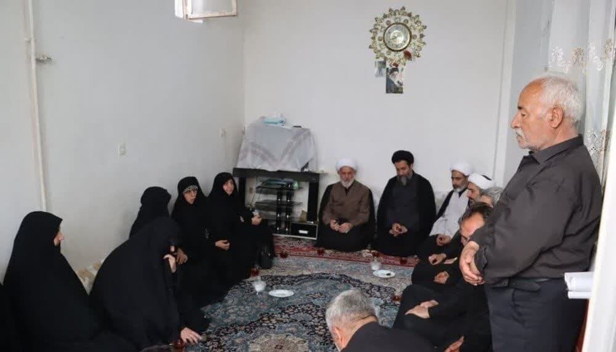 دیدار جمعی از مسئولان نهاد های حوزوی با خانواده های کودکان شهید تبریزی