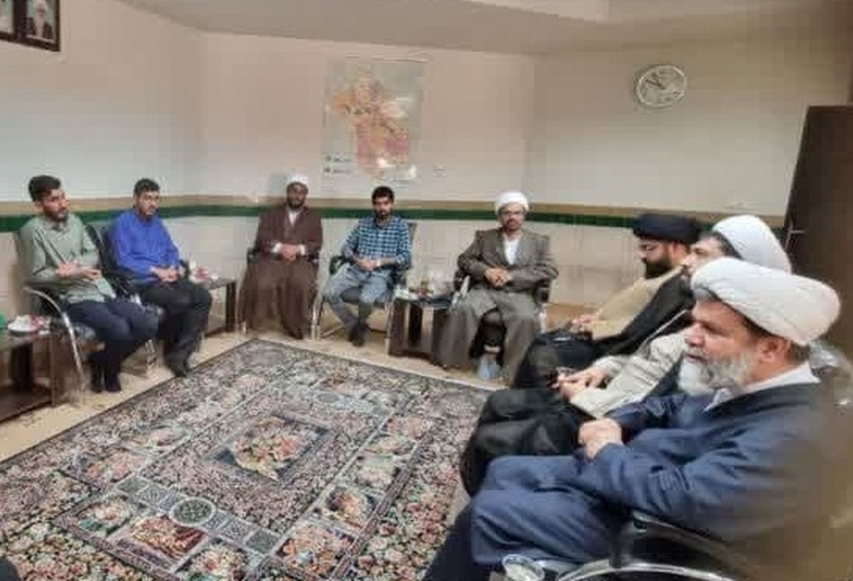 دیدار مبلغان فضای مجازی شیراز با مدیر حوزه علمیه فارس 