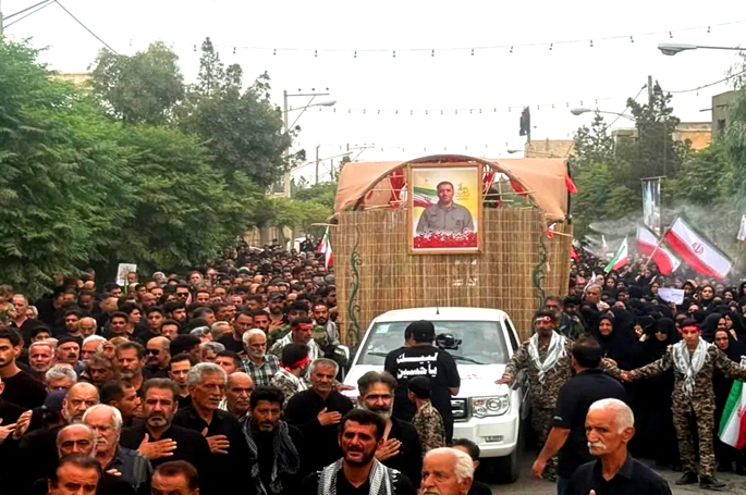 غیرت در قاب تشییع / استقبال باشکوه مشکات از شهید مدافع وطن + عکس