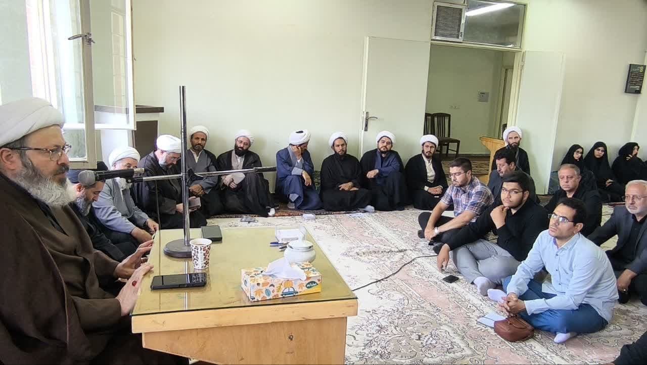 برگزاری نشست تبیینی جنگ ۱۲ روزه با محوریت تدبر در آیات مقاومت در آذرشهر+ تصاویر