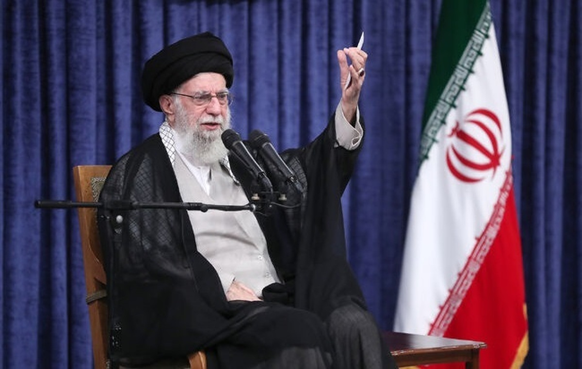 ملت با جهتگیریهای گوناگون سیاسی و وزن متفاوت مذهبی پای ایران عزیز ایستاد/ خداوند نصرت ملت ایران را تضمین کرده است