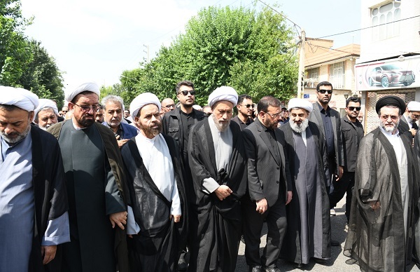 آیت الله موحد با حضور گسترده علماء و روحانیون شیراز تشییع شد