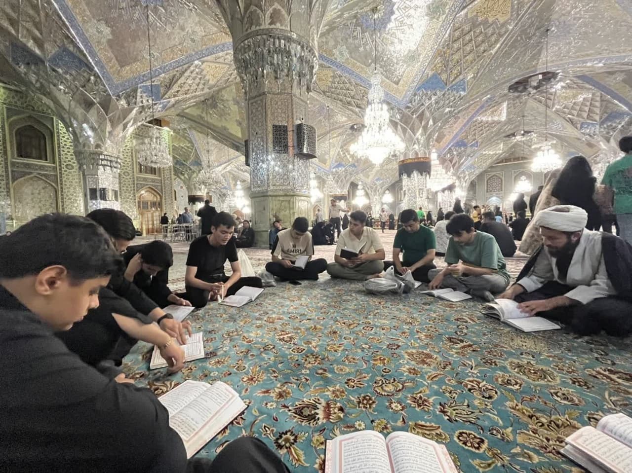 کاروان جوانان ستاد نماز جمعه هادیشهر در آستان رضوی تجدید عهد کردند+ تصاویر