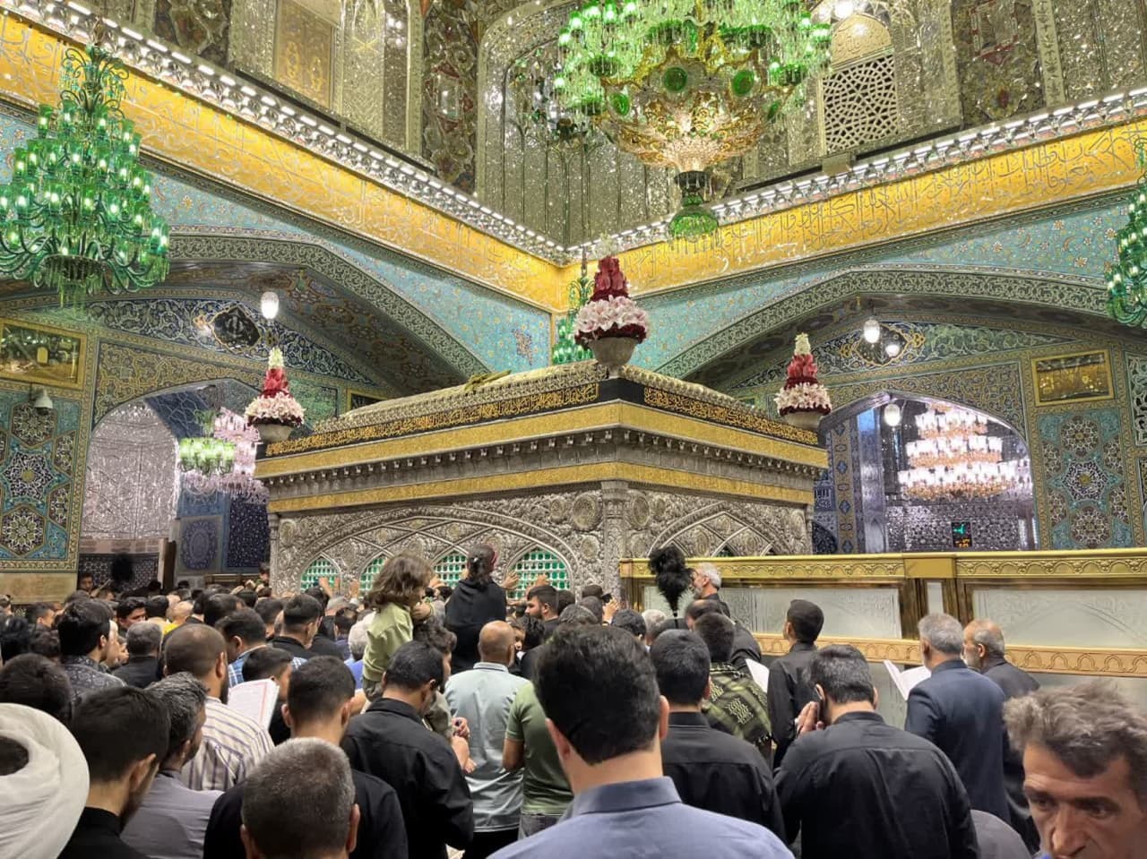 کاروان جوانان ستاد نماز جمعه هادیشهر در آستان رضوی تجدید عهد کردند+ تصاویر