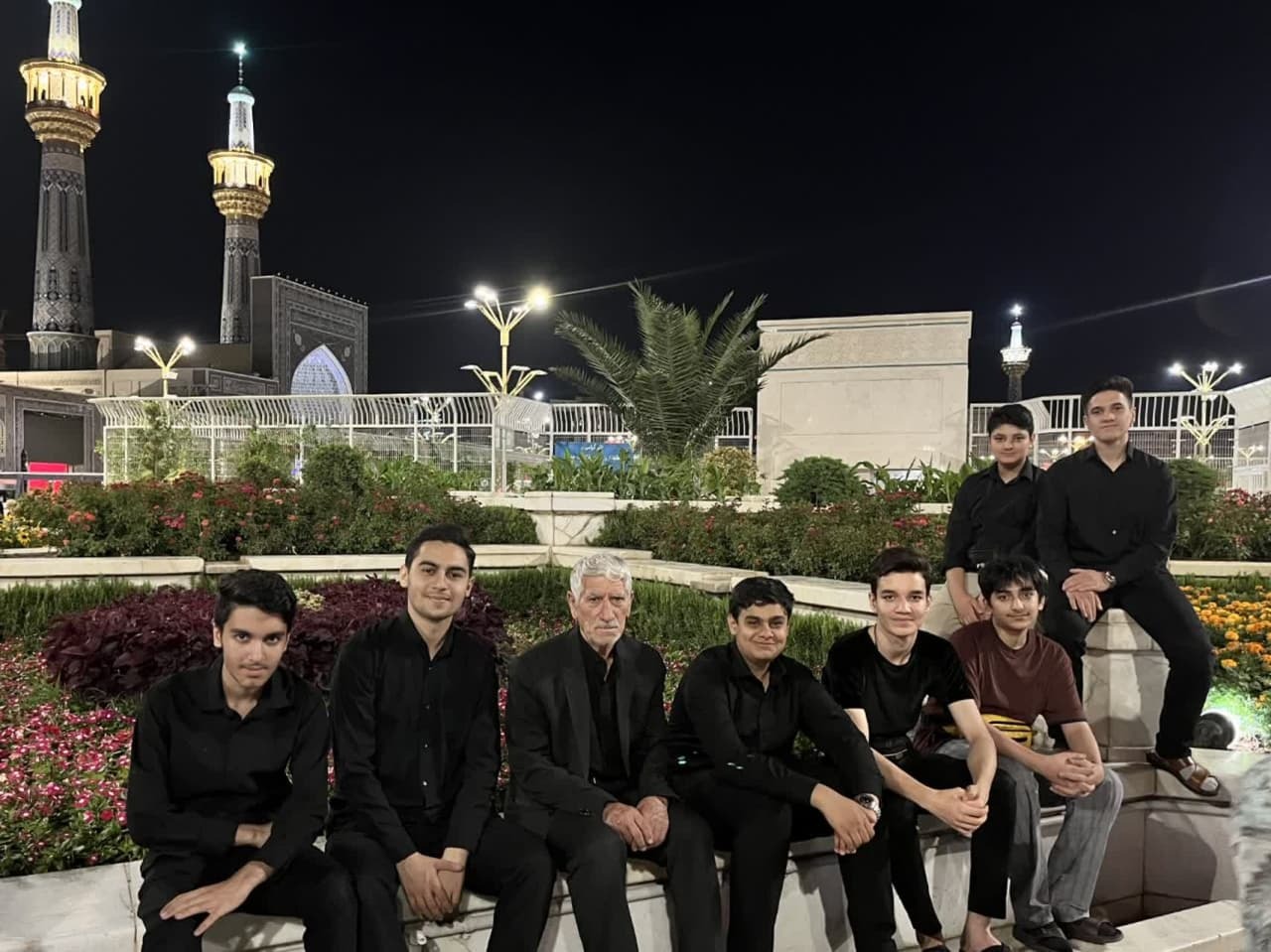 کاروان جوانان ستاد نماز جمعه هادیشهر در آستان رضوی تجدید عهد کردند+ تصاویر