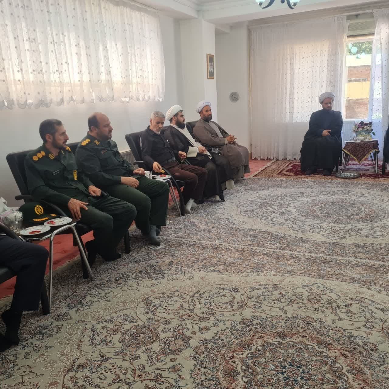 دیدار فرمانده و مسئولان سپاه مراغه با امام‌ جمعه جدید مراغه+ تصاویر