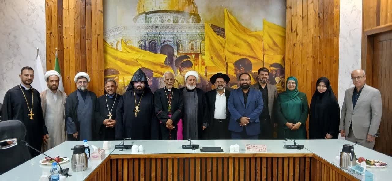 نشست صمیمی مدیرعامل بنیاد خاتم الاوصیاء با بزرگان ادیان