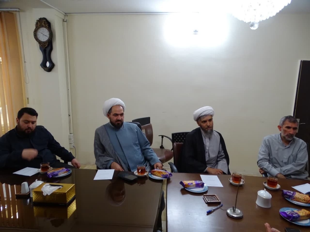 تمرکز بر خدمات مسکن و سلامت / تأکید بر تلفیق دانش حوزوی با میدان جهاد
