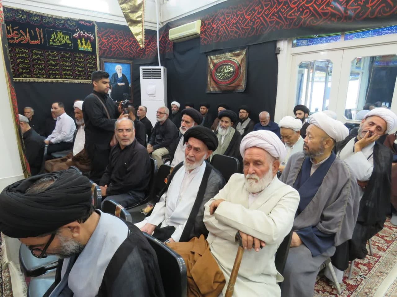 تبیین قیام و نهضت عاشورا از جمله فعالیت های امام سجاد بود