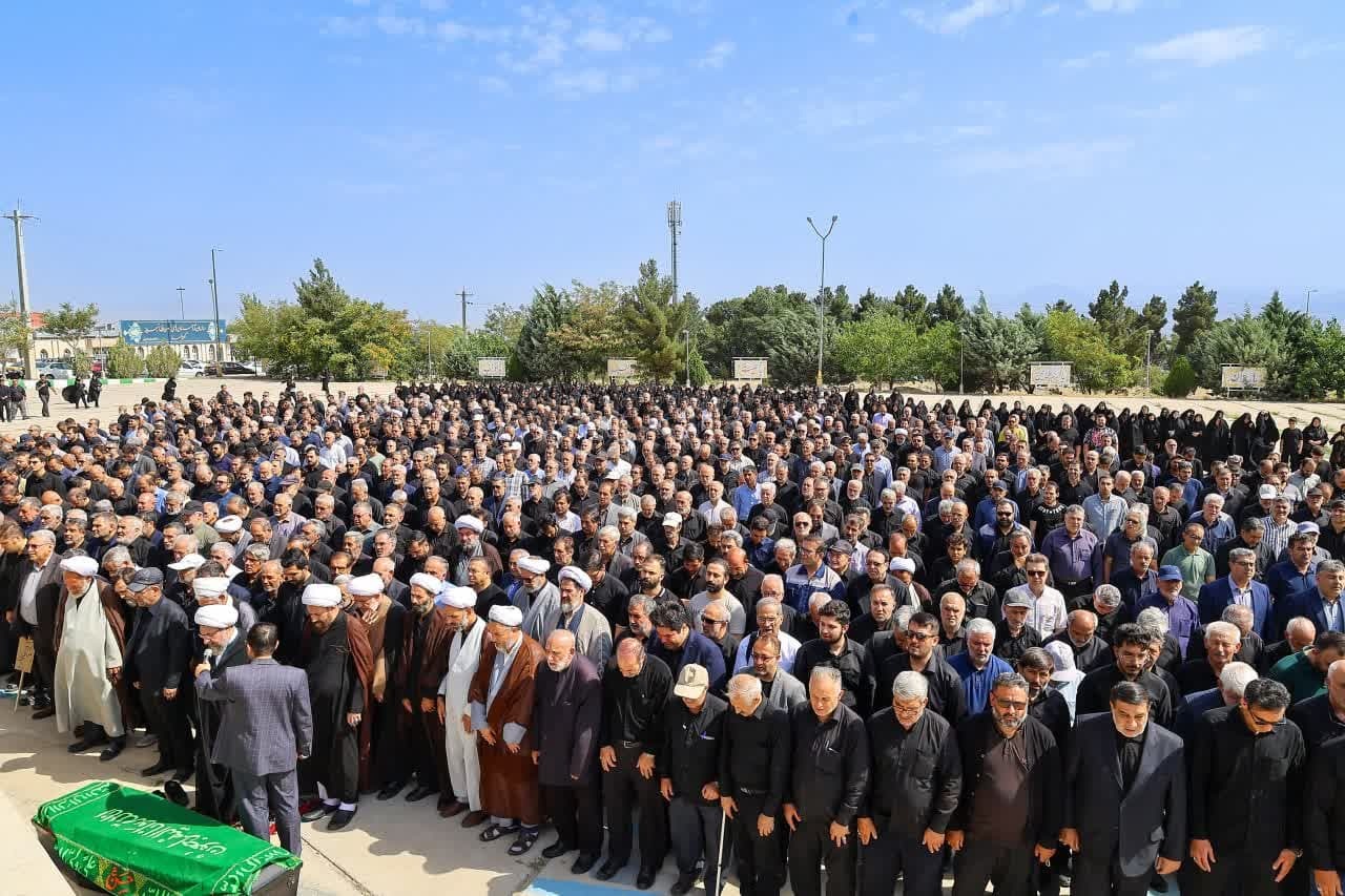 اقامه نماز بر پیکر سردار رشید اسلام حاج کریم حرمتی توسط امام جمعه تبریز+ تصاویر