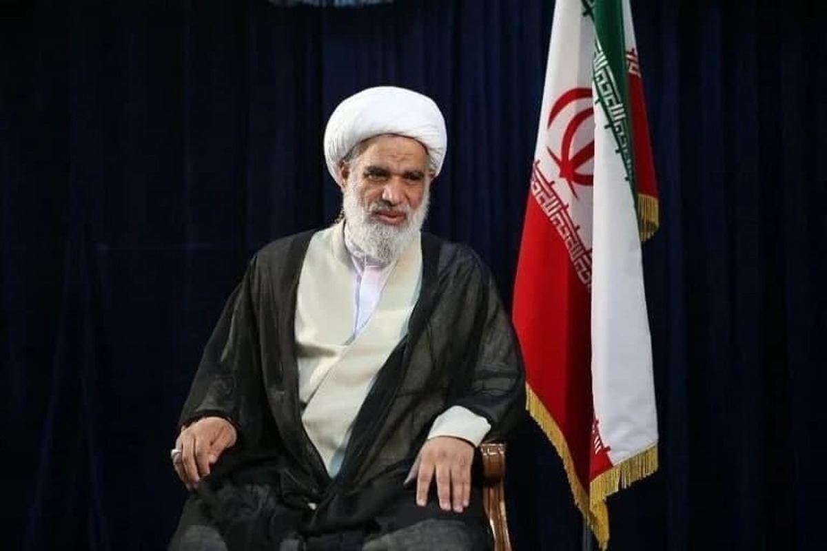 پیروزی بر شیطان بزرگ مرهون رهبری و جامعه حسینی است