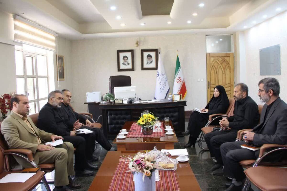 برنامههای فرهنگی و هنری با محوریت ایراندوستی و وحدت برگزار شوند