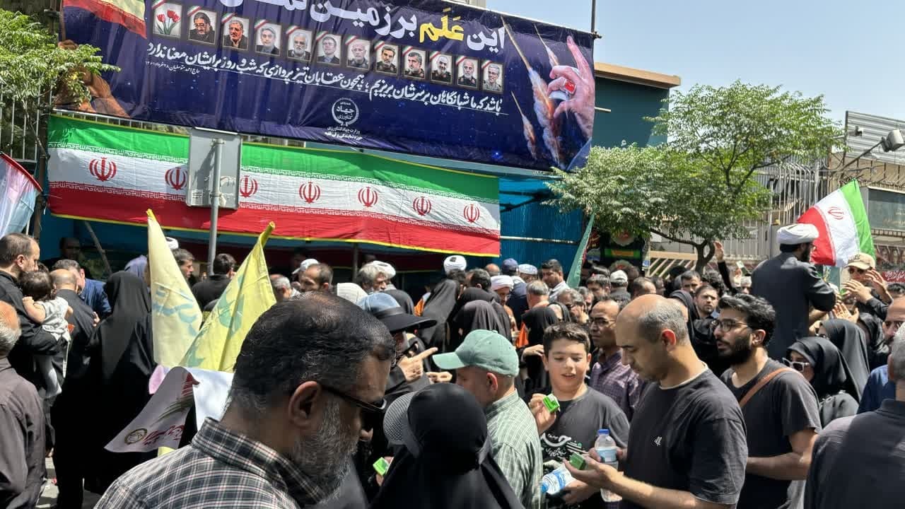 خدمت‌رسانی طلاب در حماسه بدرقه شهدای اقتدار/م