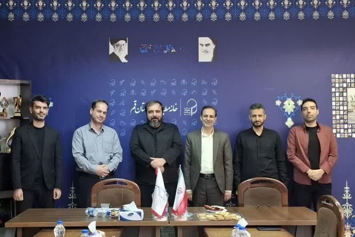 حضور مدیرکل صداوسیمای قم در خانه مطبوعات به مناسبت روز خبرنگار