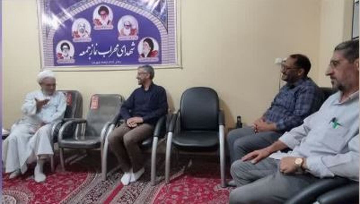 مسئولان در نظام اسلامی امانتدار هستند و باید حق امانت را ادا کنند
