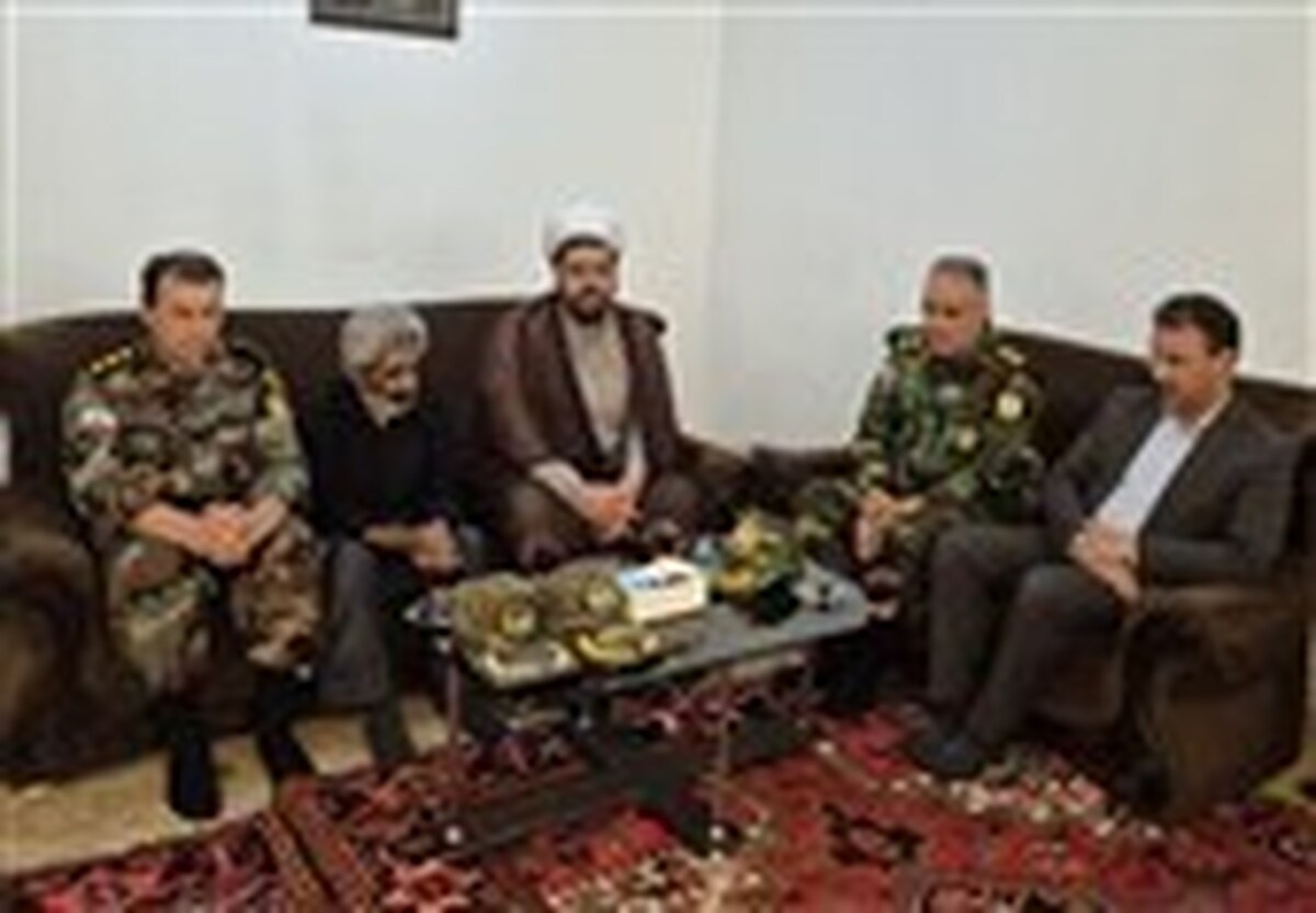 عرض ارادت فرماندهان ارتش و مسئولان شهرستان جلفا به شهید اقتدار اکبر خسروی