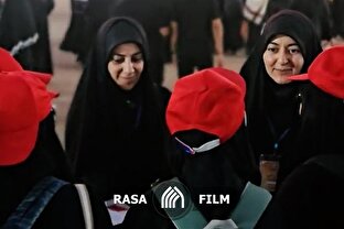 تبلیغ چهره به چهره مبلغین خواهر در راهپیمایی اربعین