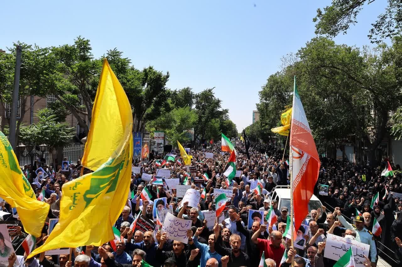 حضور امام جمعه تبریز در راهپیمایی جمعه‌ های خشم و نصر تبریز+ تصاویر