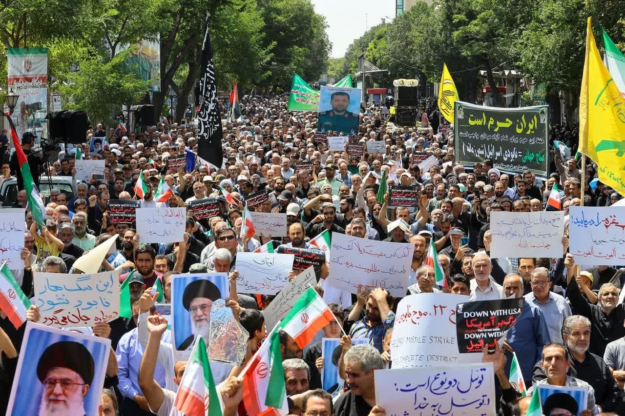 حضور امام جمعه تبریز در راهپیمایی جمعه‌ های خشم و نصر تبریز+ تصاویر