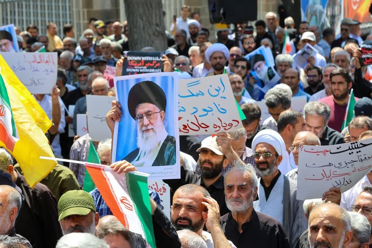 حضور امام جمعه تبریز در راهپیمایی جمعه‌ های خشم و نصر تبریز+ تصاویر